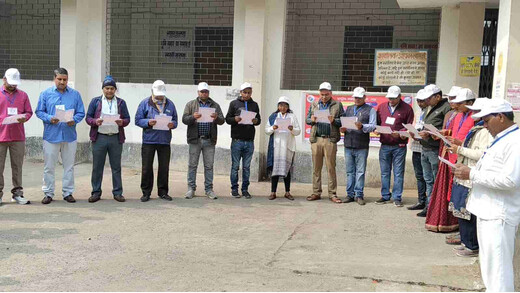 राष्ट्रीय मतदाता दिवस पर अधिकारियों-कर्मचारियों ने दोहराया लोकतांत्रिक संकल्प